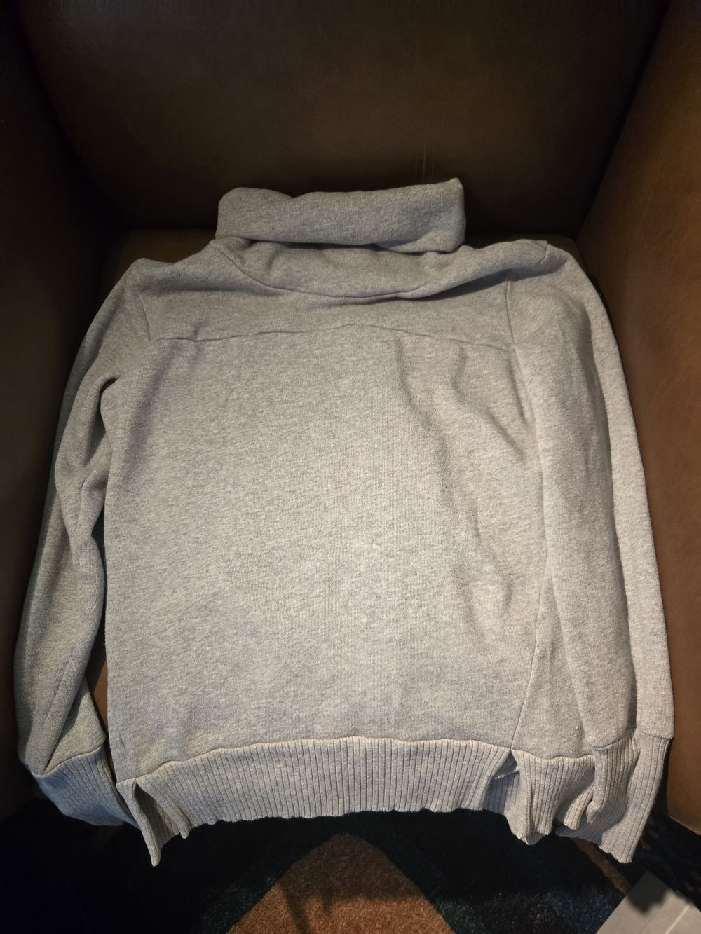 Alo Yoga Mock Neck Grey Pull Over